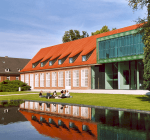 Main campus of Constructor University in Bremen, Germany, featuring modern academic buildings and residential colleges.