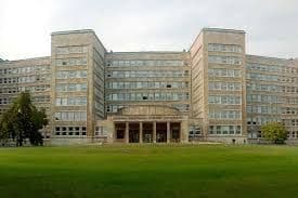 Frankfurt University of Applied Sciences campus view showing modern buildings, students, and green spaces in Frankfurt, Germany.